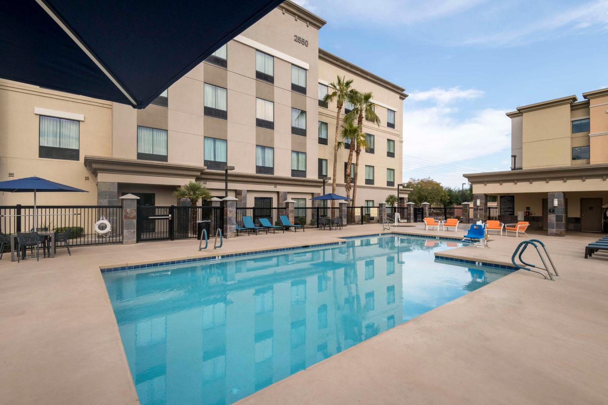 Hampton Inn & Suites Phoenix North/Happy Valley Exterior photo
